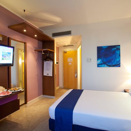 Holiday Inn Express Reggio Emilia By Ihg Exteriör bild