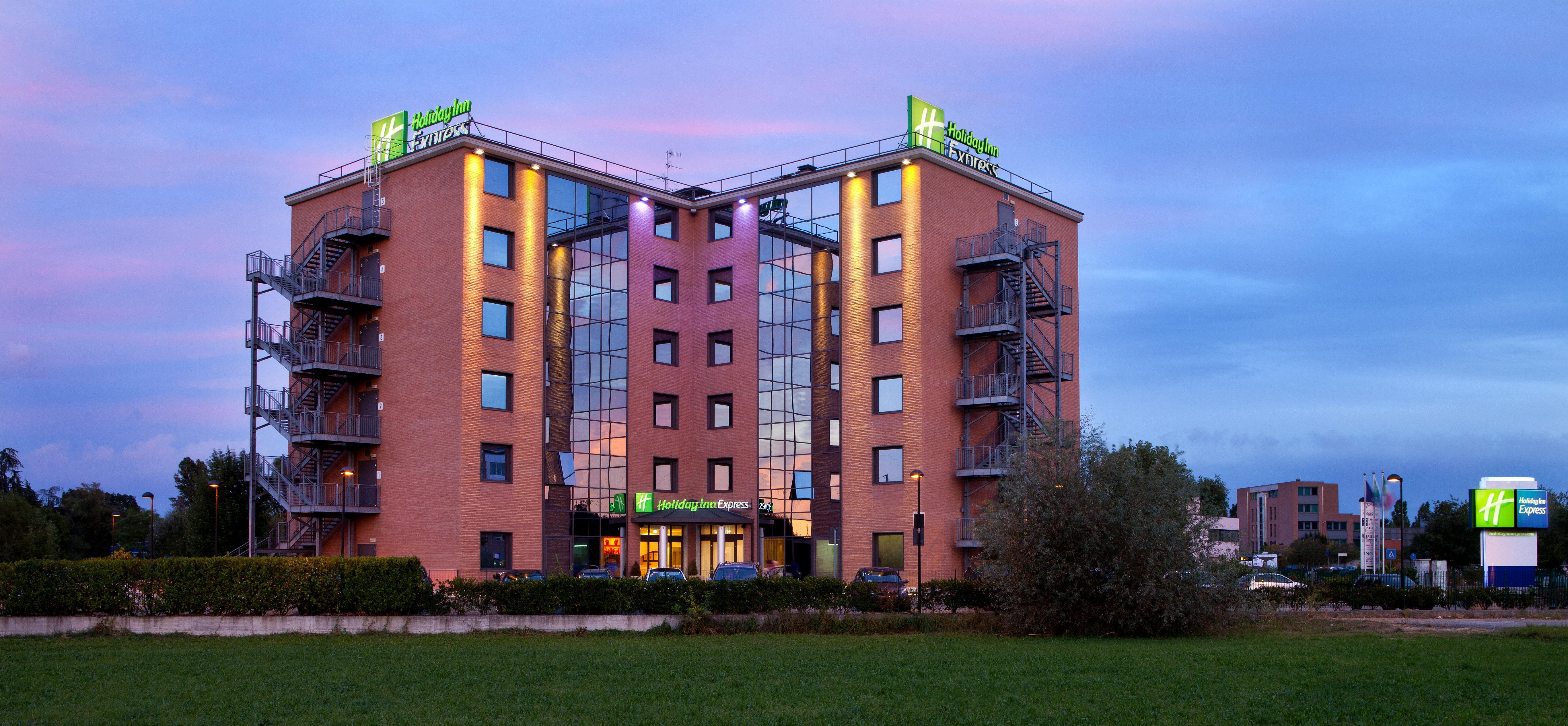 Holiday Inn Express Reggio Emilia By Ihg Exteriör bild