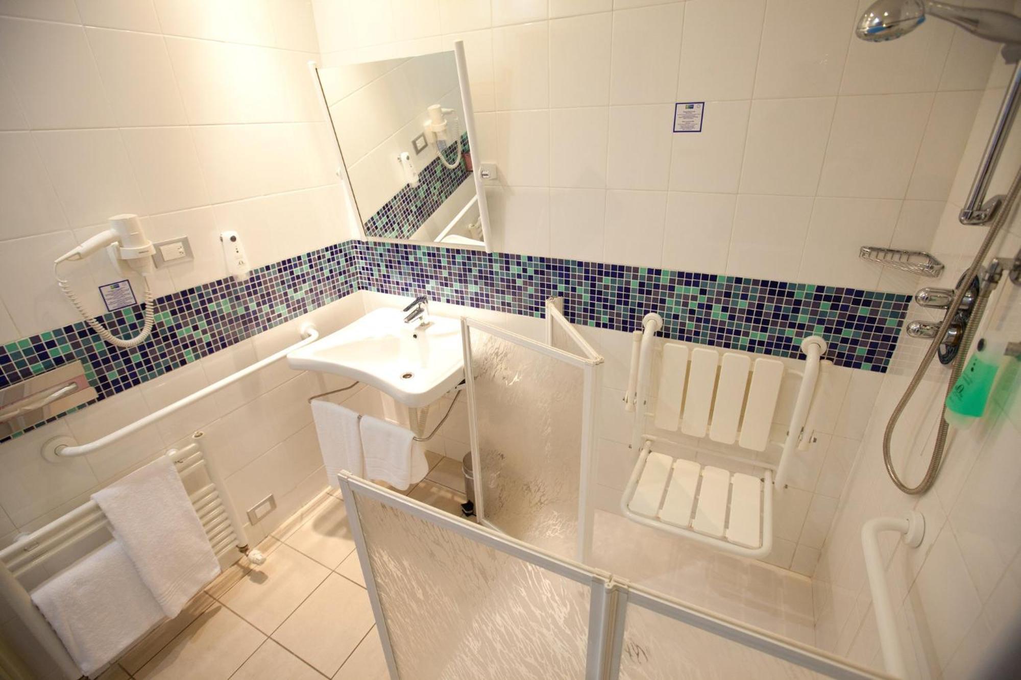 Holiday Inn Express Reggio Emilia By Ihg Exteriör bild